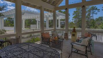 House, Multiple Beds (Moon & Stars) | Outdoor dining
