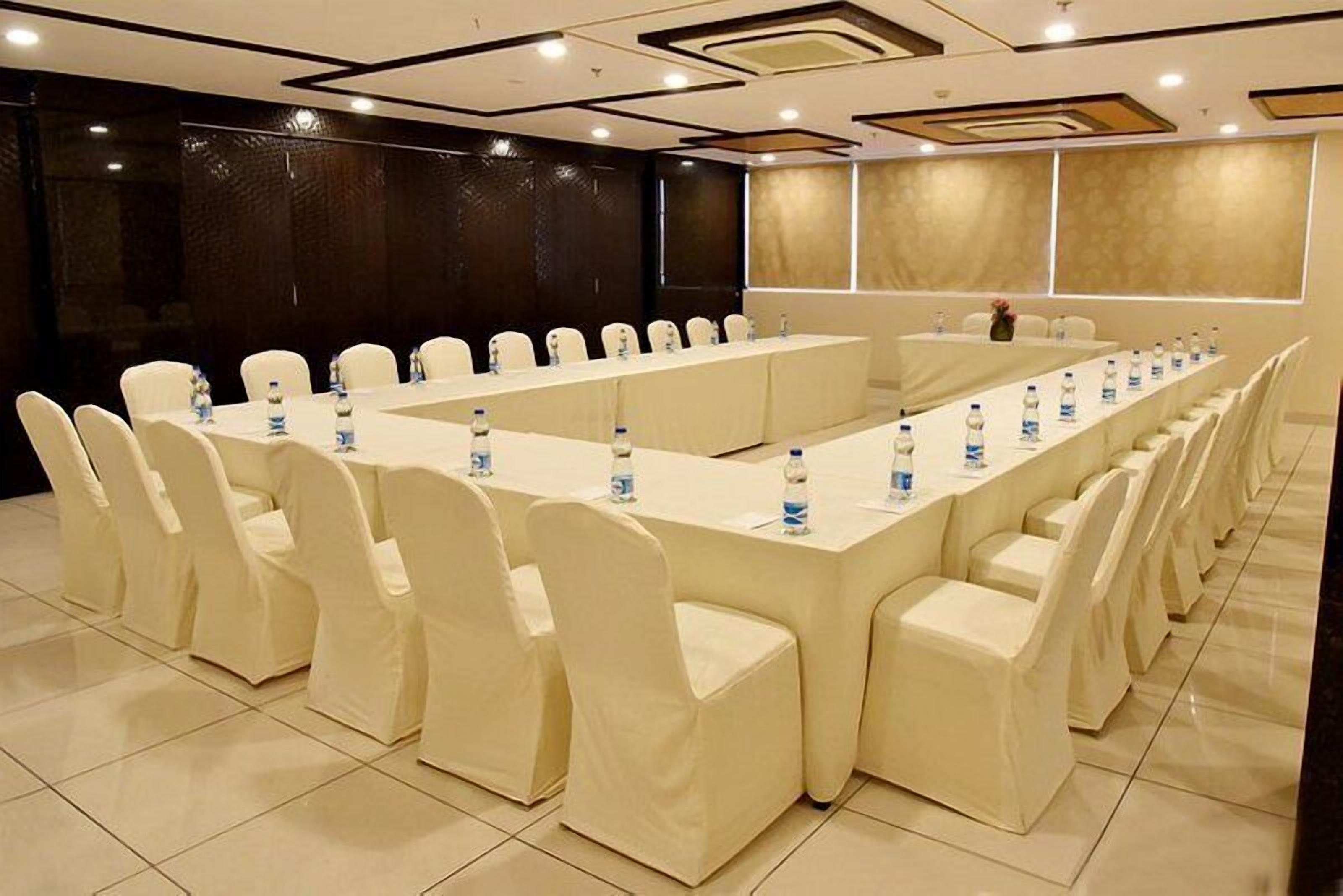 ศูนย์ธุรกิจ