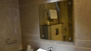 Superior Room | Bathroom