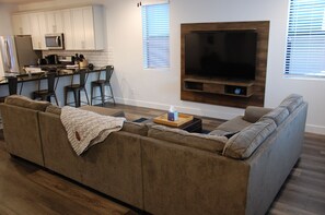 Interior - Modern Newly Built 4BD/3.5 BA Flagstaff House with AC and Game Room (Flagstaff)