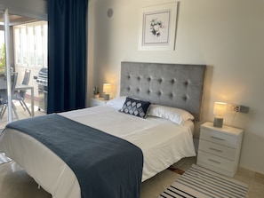 3 bedrooms, iron/ironing board, internet, bed sheets