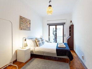 2 bedrooms, iron/ironing board, internet, bed sheets