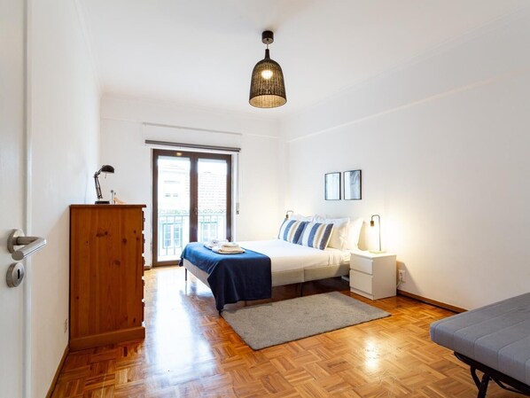 2 chambres, fer et planche à repasser, accès Internet, draps fournis