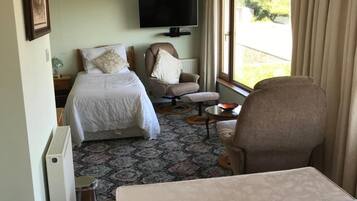 Room, 1 Bedroom, Balcony, Garden View | 1 bedroom