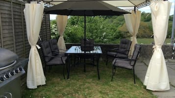 Room, 1 Bedroom, Balcony, Garden View | Terrace/patio