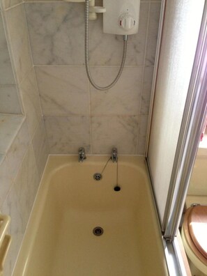Habitación, 1 habitación, balcón, vistas al jardín | Baño