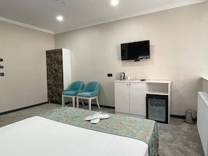 Standard-Doppelzimmer, Stadtblick | Individuell eingerichtet, schallisolierte Zimmer, kostenloses WLAN