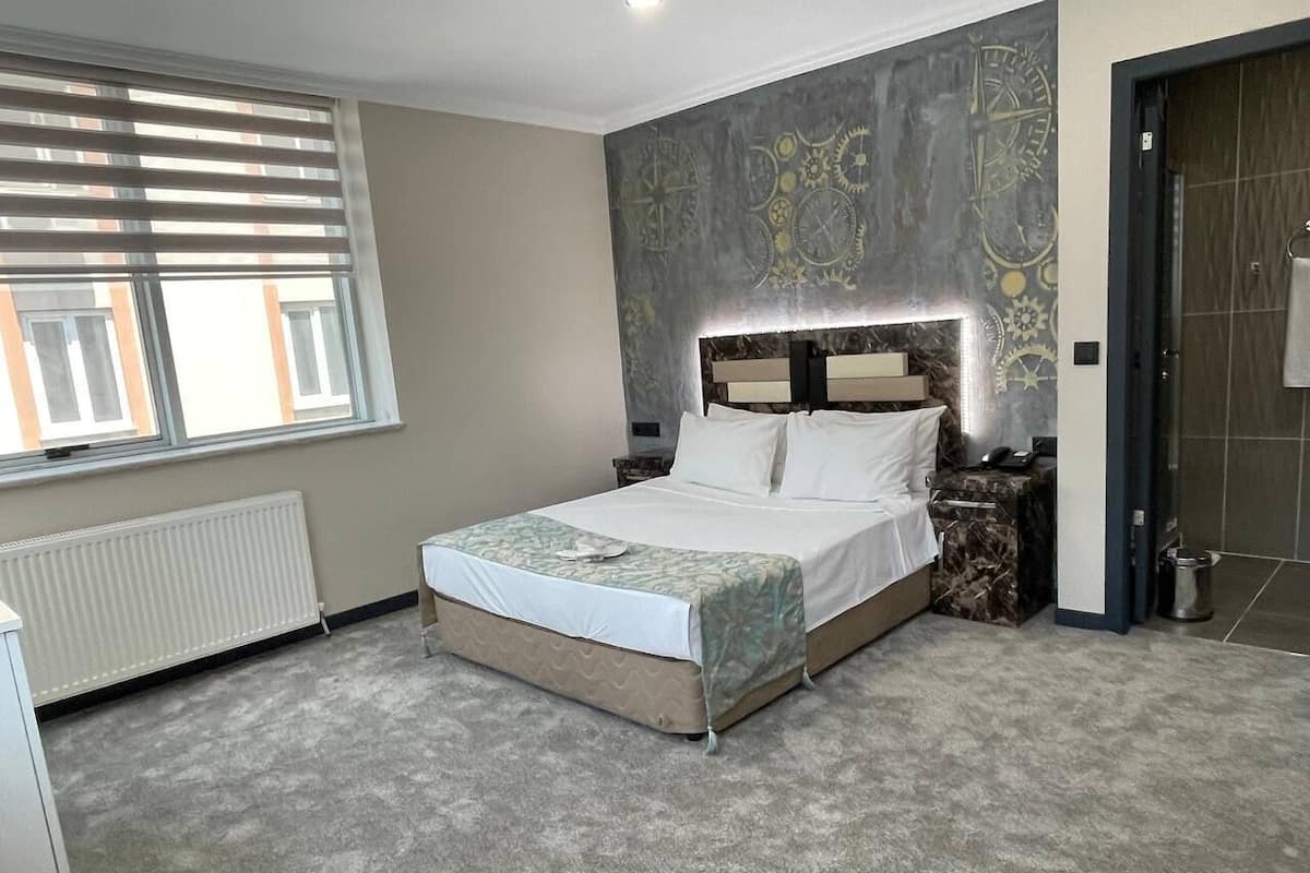 Deluxe Double Room | Individually furnished, soundproofing, free WiFi