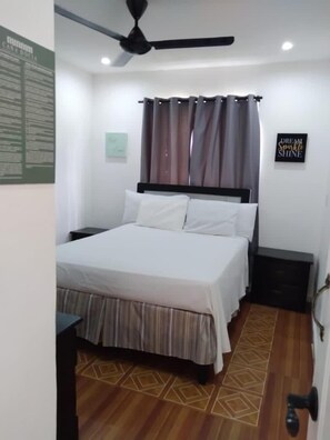 1 chambre, fer et planche à repasser