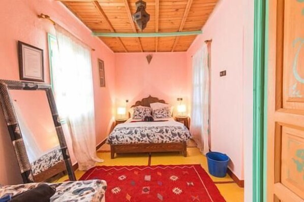 5 chambres, fer et planche Ă repasser