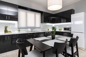 Villa, 3 Bedrooms, Terrace, Garden View | Dining