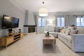 Villa, 3 Bedrooms, Terrace, Garden View | Living area