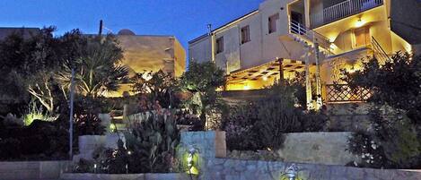 Villa, 4 habitaciones, para fumadores, alberca privada | Balcón