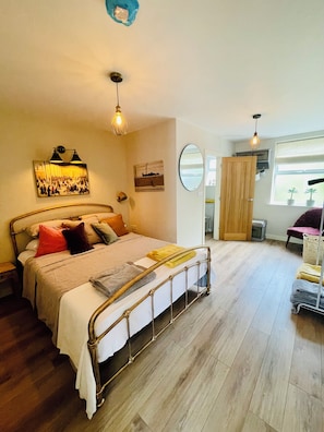 2 bedrooms - The Art Attic a Stylish Boutique Apartment (Builth Wells)