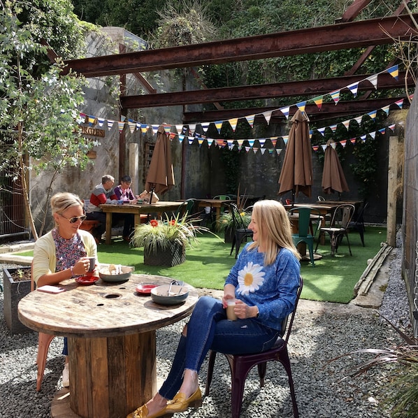 Appartement, 2 chambres, patio, vue fleuve | Jardin