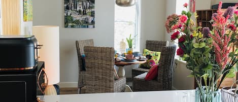Apartment, 2 Bedrooms, Patio, River View | Interior