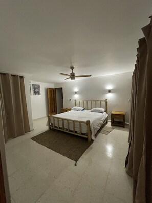 4 Schlafzimmer, Bügeleisen/Bügelbrett, kostenloses WLAN