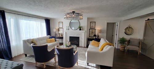 Fabulous multi family home next to the Cardston Temple, 30 minutes from Waterton