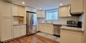 電子レンジ、オーブン、コンロ、食器洗い機