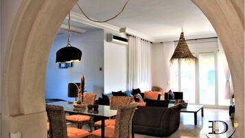 Villa, 4 Bedrooms, Accessible, Smoking | Living area