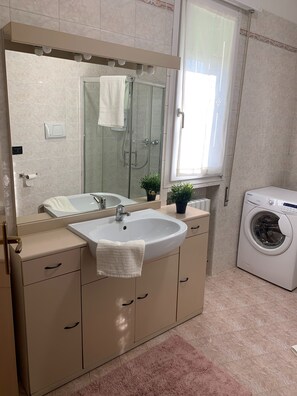 Bathroom - The Prince's House. (Grisignano di Zocco)