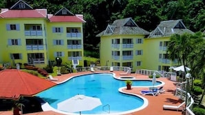 Outdoor pool - Lulu Bell Mystic Ridge, 73 Apartment (Ocho Rios)