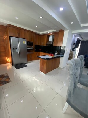 Apartment, 3 Bedrooms, Smoking, Balcony | Interior