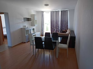 Apartment, 2 Bedrooms, Balcony, Garden View | Interior
