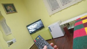 Unclassified image, 5 of 57, button - Room in Guest Room - Idylic Family Sejour With Hottube in Green Land (Rosia Montana)