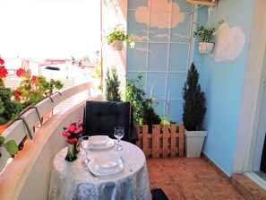Apartment, 1 Schlafzimmer, barrierefrei, Balkon | Speisen