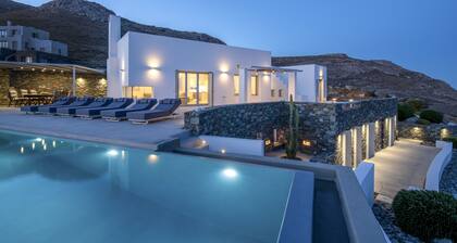 Luxury Villa With Pool And Sea View..!