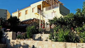 Apartamento, 2 habitaciones, fumadores, balcón | Balcón