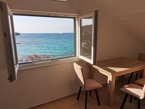 Appartement, 3 slaapkamers, roken, patio | Dineren
