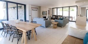 Interior - Two Bedroom With Bbq and Sea Views and Splash Pool (Hermanus)