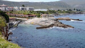 Unclassified image, 2 of 15, button - Two Bedroom With Bbq and Sea Views and Splash Pool (Hermanus)