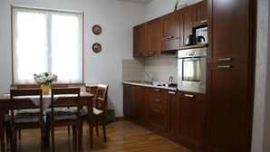 Apartment, 2 Schlafzimmer, Balkon, Gartenblick | Innenbereich