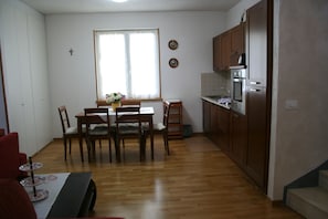 Appartement, 2 chambres, balcon, vue jardin | Salle à manger