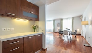 Dining room - Adelos III Bloom Villa 5BR 360m² - Sauna - Rooftop (Elliniko-Argyroupoli)