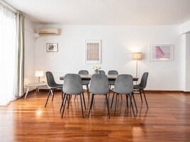 Villa, 5 habitaciones, accesible para personas con discapacidad, balcón | Comedor