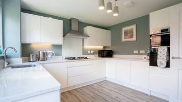 House, 5 Bedrooms, Garden View | Interior