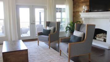 TV connectée, baby-foot, table de tennis de table, écrans d'ordinateur