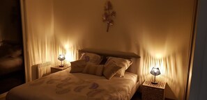 3 makuuhuonetta, työpöytä, silitysrauta/-lauta, ilmainen Wi-Fi