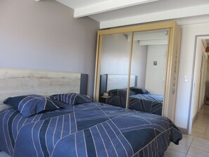 3 chambres, fer et planche à repasser, lit parapluie, Wi-Fi gratuit