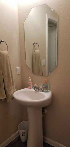 Combined shower/tub