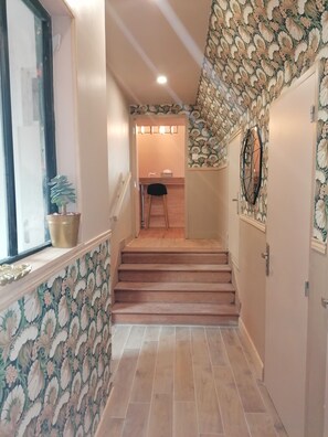 Interior - Mill, pond, 20 min from the sea, ideal for a family of 4 to 6 people.  (Plounéventer)