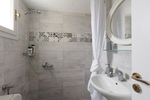 Cottage | Bathroom | Shower, towels - Cottage in the Nature by Konnect, Agios Markos (Corfu)