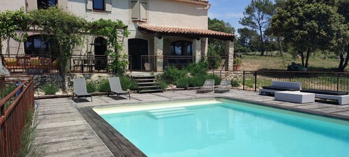 maison climatisée en pleine campagne  avec piscine