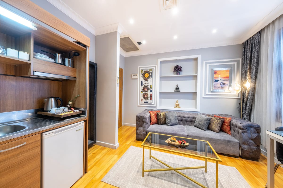 1 bedroom, premium bedding, individually furnished, desk
