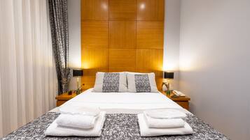 Comfort appartement, 1 slaapkamer, roken | Luxe beddengoed, individueel gemeubileerd, een bureau