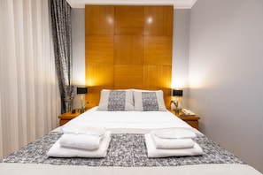 Departamento Confort, 1 habitación, para fumadores | Ropa de cama de alta calidad, muebles diferentes y escritorio